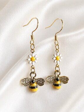 REIMAGINED Daisy Bee Dangle Earrings 2” Gold Plated 925 Hooks Enamel NWT